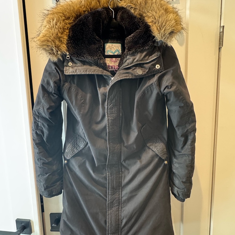 Taking any reasonable offer! TNA Aritzia Parka Black Jacket Faux Fur Trim S